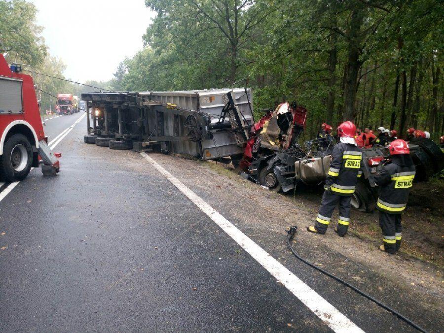 Tragiczny wypadek. 34-letni kierowca ciężarówki zginął na miejscu