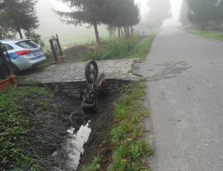 Motocyklista wpadł do rowu. Został poważnie ranny