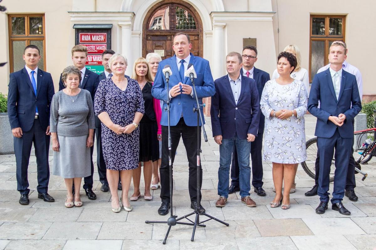 Ci ludzie mają zapewnić sukces. PiS zaprezentował swój sztab wyborczy