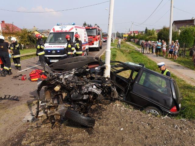 Bardzo groźny wypadek w Przedmieściu Dubieckim. 2 osoby ranne [ZDJĘCIA]
