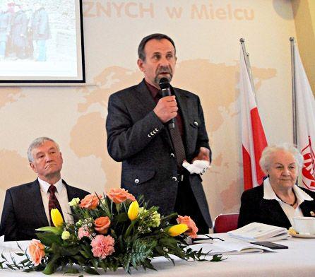 Tysiąc złotych podwyżki dla nauczycieli?