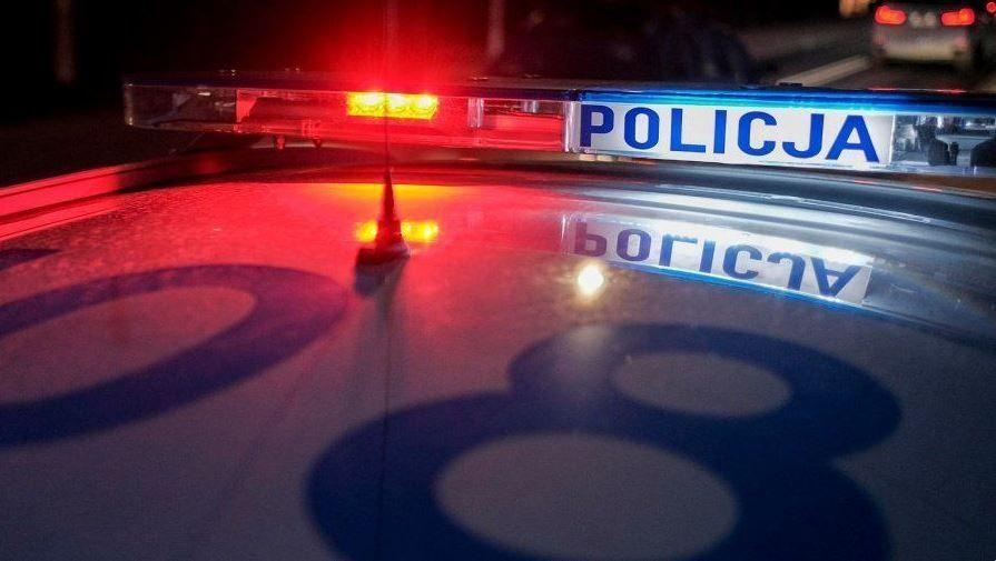Agresor na drodze. Wyskoczył z auta i zaatakował motocyklistę 