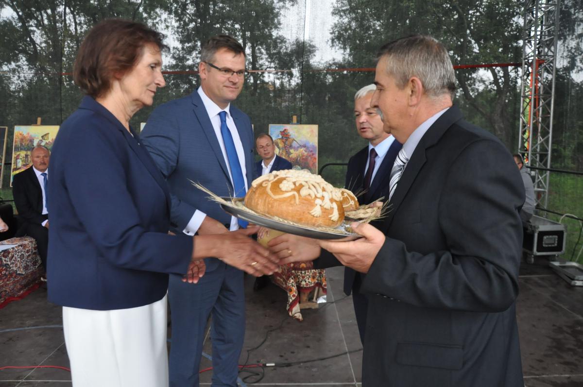 Dziękczynienie w strugach deszczu. Dożynki gminy Przemyśl [ZDJĘCIA]