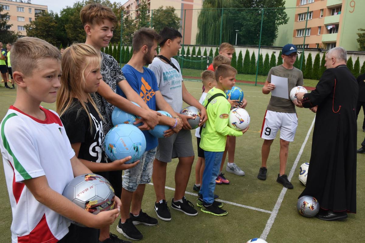 Partyzant, Kmiecie i Wesołe Pomidory z trofeami