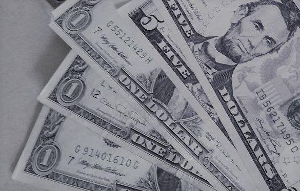Wykryli ponad 100 tysięcy euro i 17 tys. dolarów