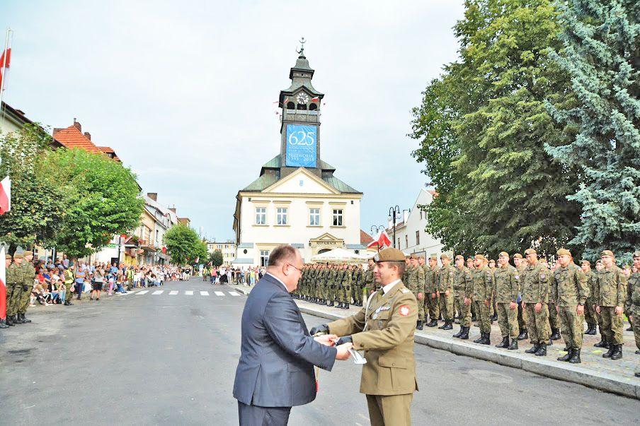 Radziwiłłówka, wojskowe pojazdy i grochówka. Święto Wojska Polskiego za nami
