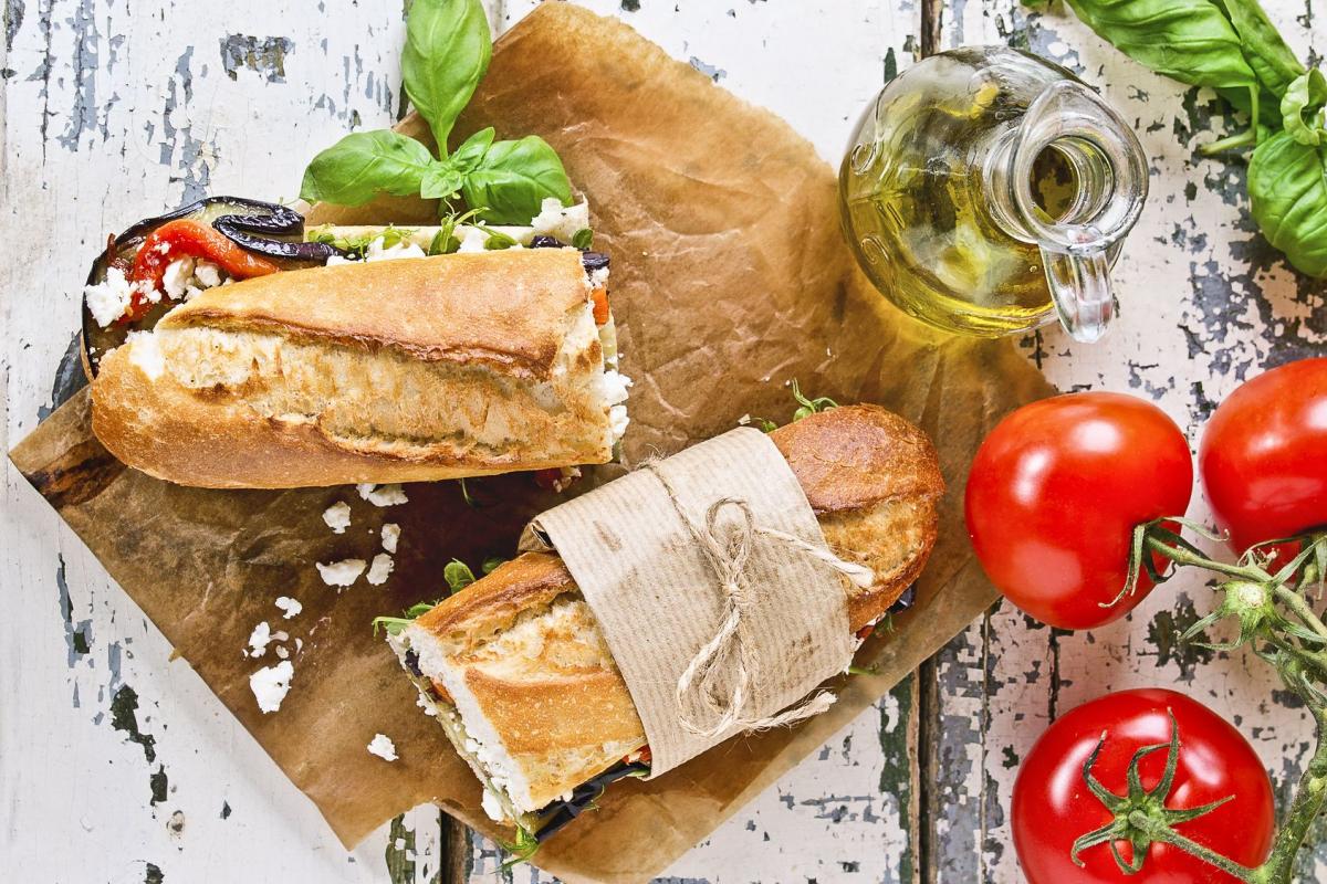 Chrupiąca bagietka z grillowanymi warzywami