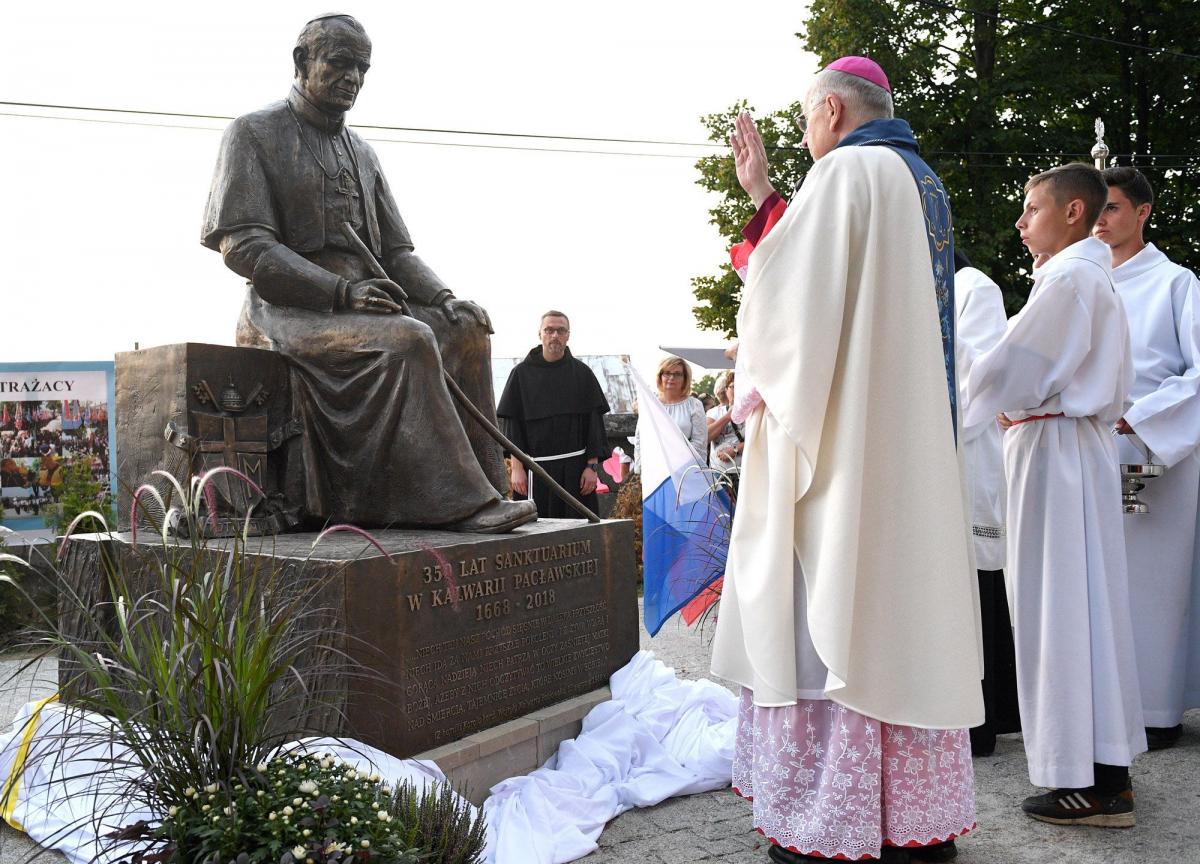 Arcybiskup Gądecki do pielgrzymów: Konsumpcja staje się religią