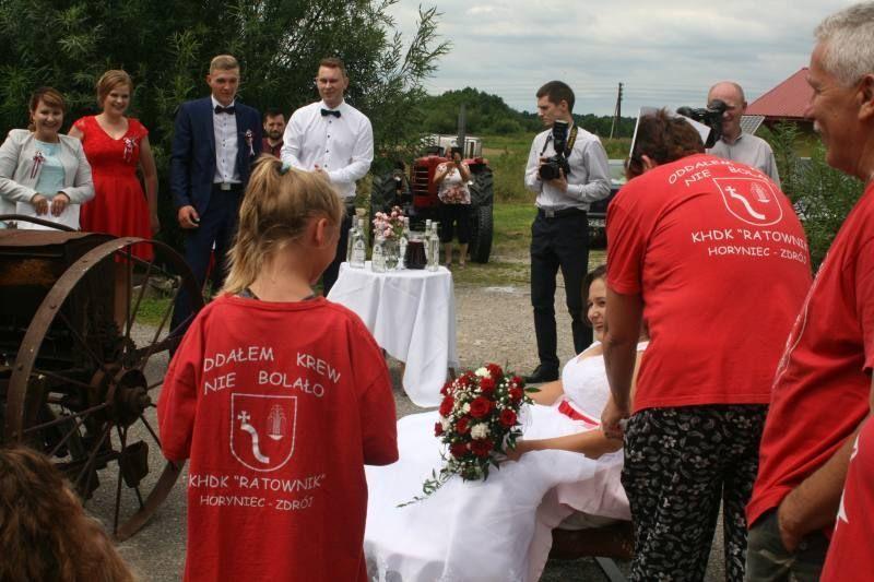 Oddaj krew, wesprzyj nowożeńców Karolinę i Arka