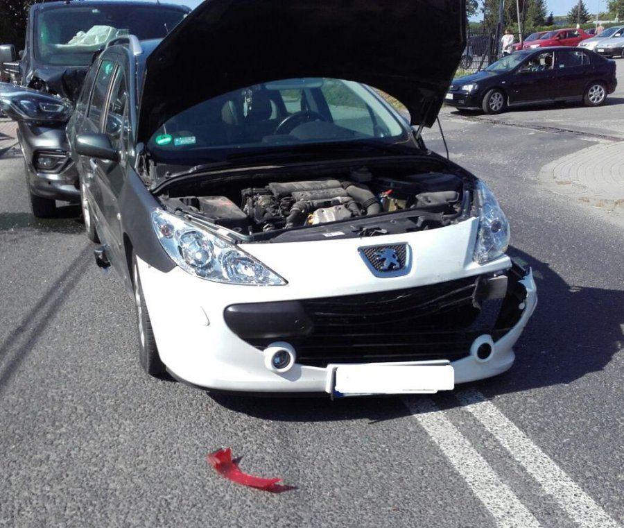Zderzenia forda transita z peugeotem i audi. Sprawca kolizji na „podwójnym gazie”