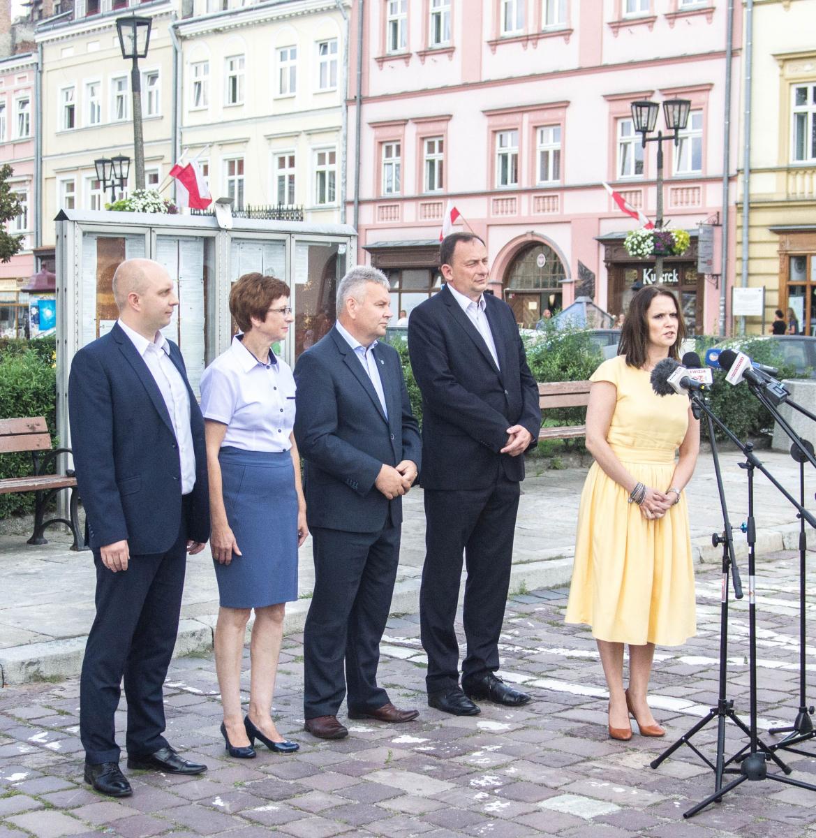 PiS odkryło karty. Znamy kandydatów partii na stanowiska włodarzy miast powiatowych