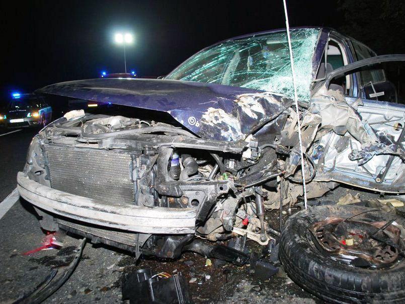 „Czołówka” volkswagena z ciężarówką. Dwie osoby ranne [ZDJĘCIA]