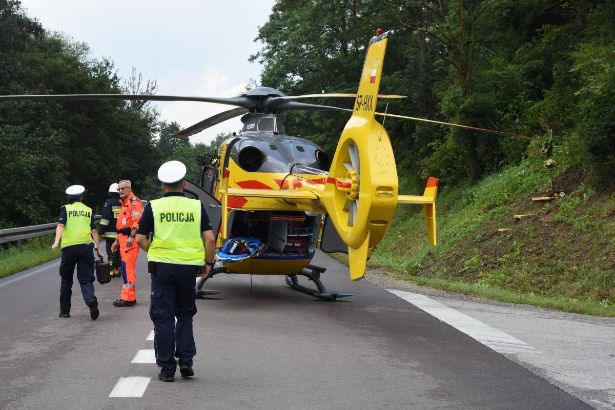 Groźny wypadek w Babicach. 5 osób rannych, droga zablokowana [ZDJĘCIA]
