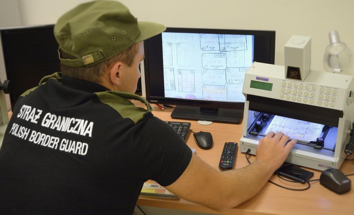 Obywatelka Ukrainy miała w paszporcie aż 14 fałszywych stempli
