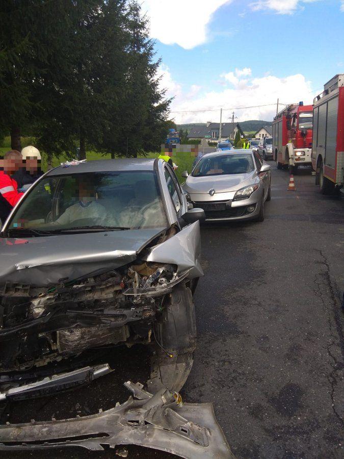 Kierowca citroena wjechał na czerwonym świetle. Zginęła pasażerka [ZDJĘCIA]