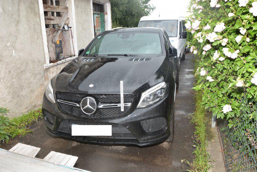 Przemyscy policjanci odnaleźli skradzionego mercedesa