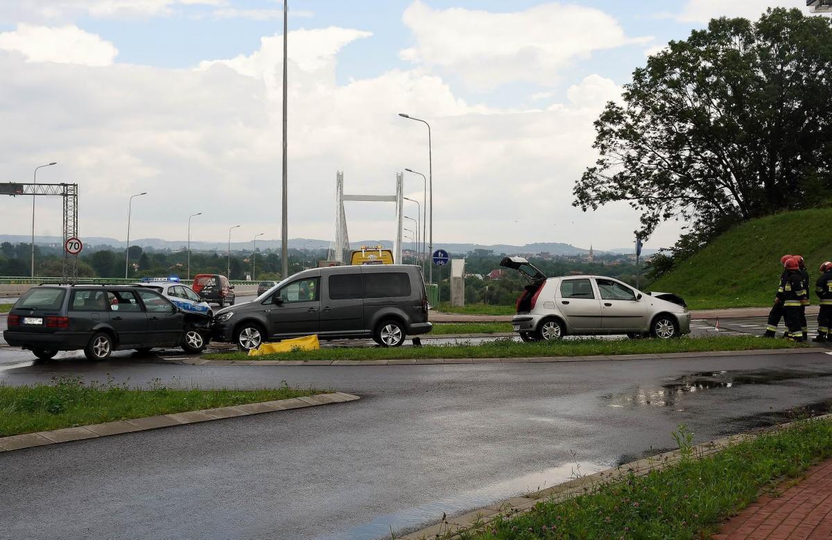 Zderzenie 3 aut na obwodnicy Przemyśla [ZDJĘCIA, AKTUALIZACJA]