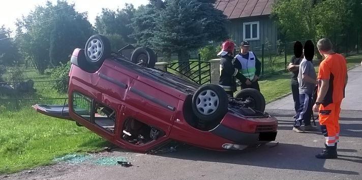 Uderzył w citroena i doprowadził go dachowania