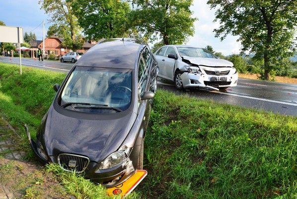 Zderzenie 4 pojazdów. 5 osób odniosło obrażenia [ZDJĘCIA]