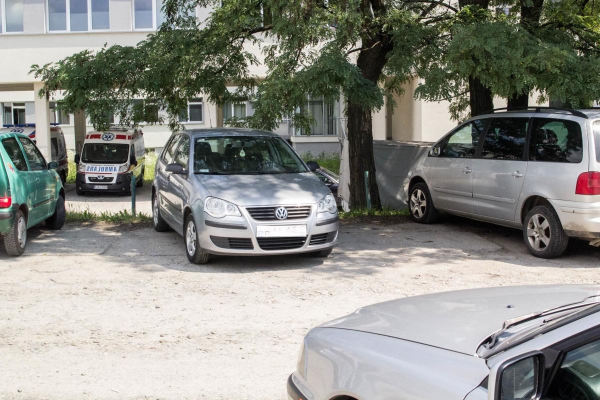 Parkowanie przy szpitalu – niekończąca się historia