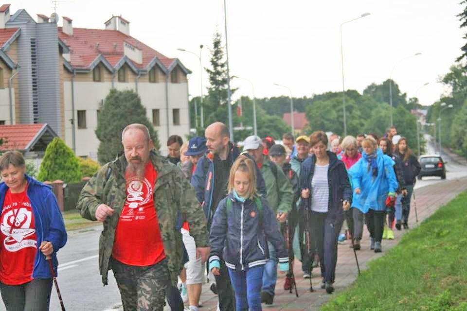 W stronę słońca. Krwiodawcy wyruszyli spacerkiem po zdrowie