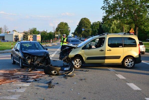 Zderzenie citroena z peugeotem [ZDJĘCIA]
