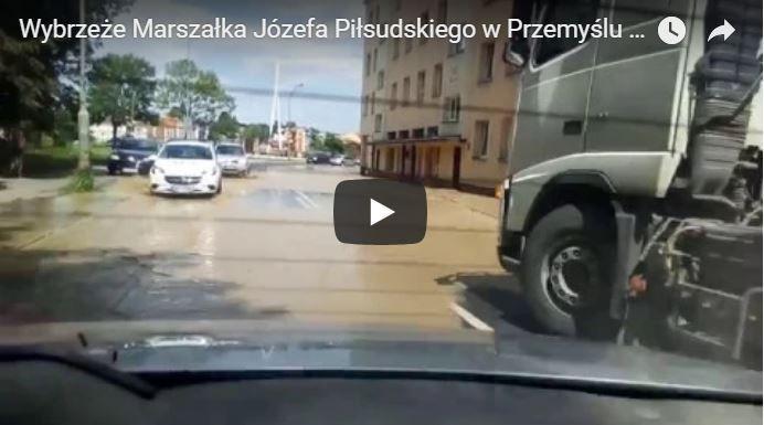 Wybrzeże Piłsudskiego zalane! Potężna awaria [WIDEO]