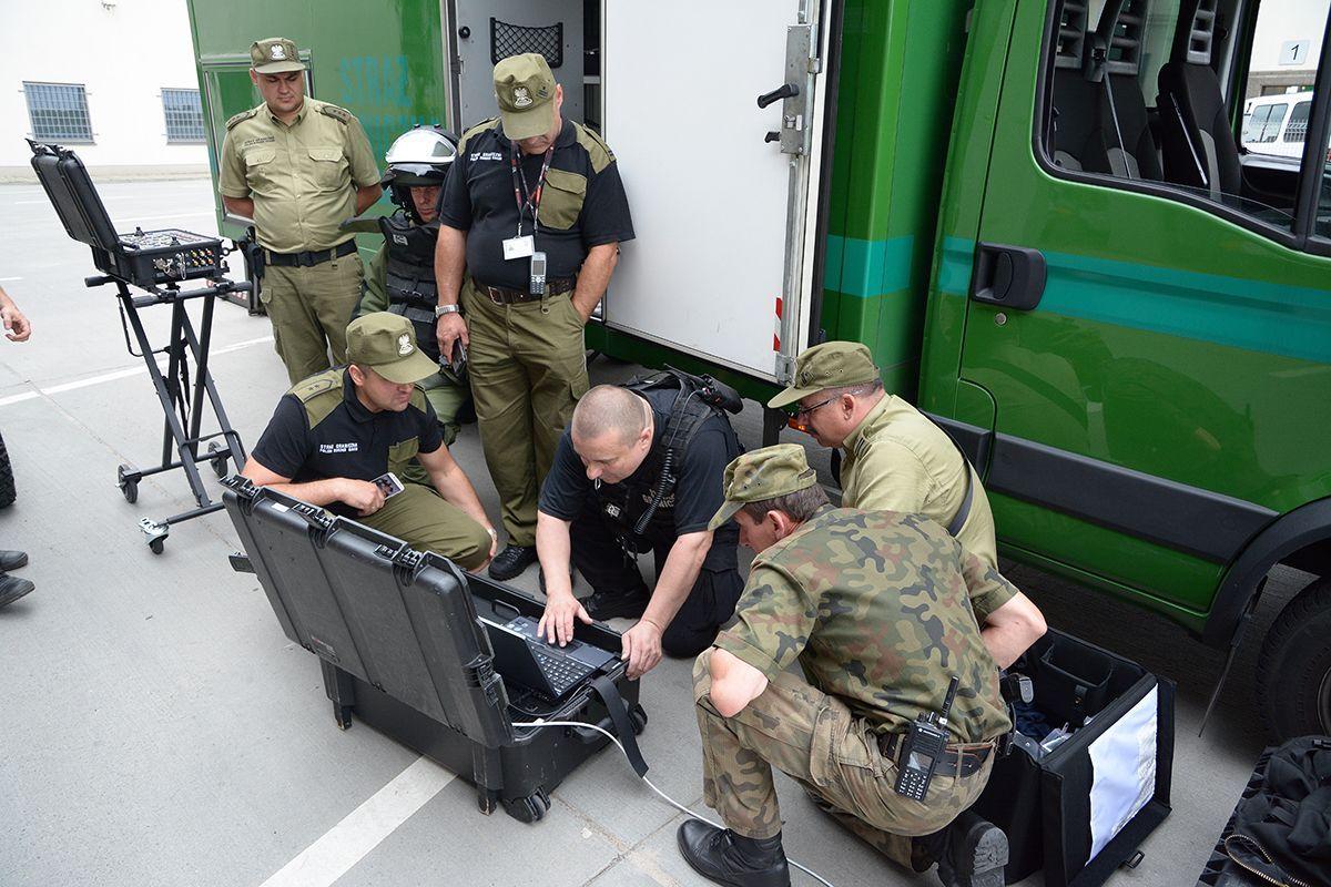 Alarm bombowy na przejściu granicznym w Budomierzu [ZDJĘCIA]