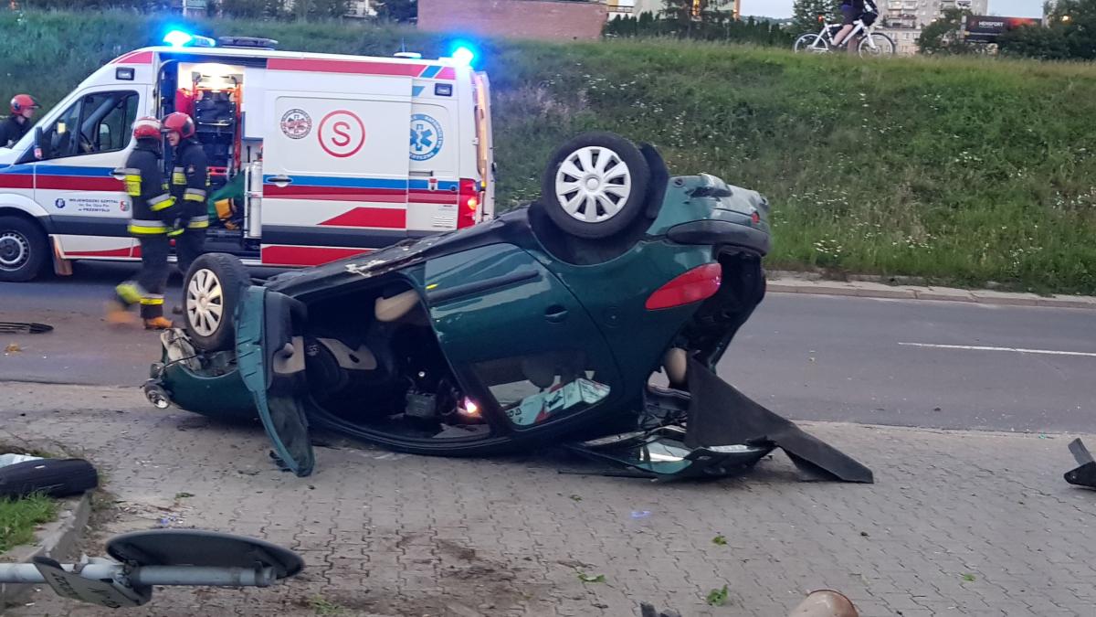 Dachowanie peugeota na Wybrzeżu Wilsona [ZDJĘCIA]
