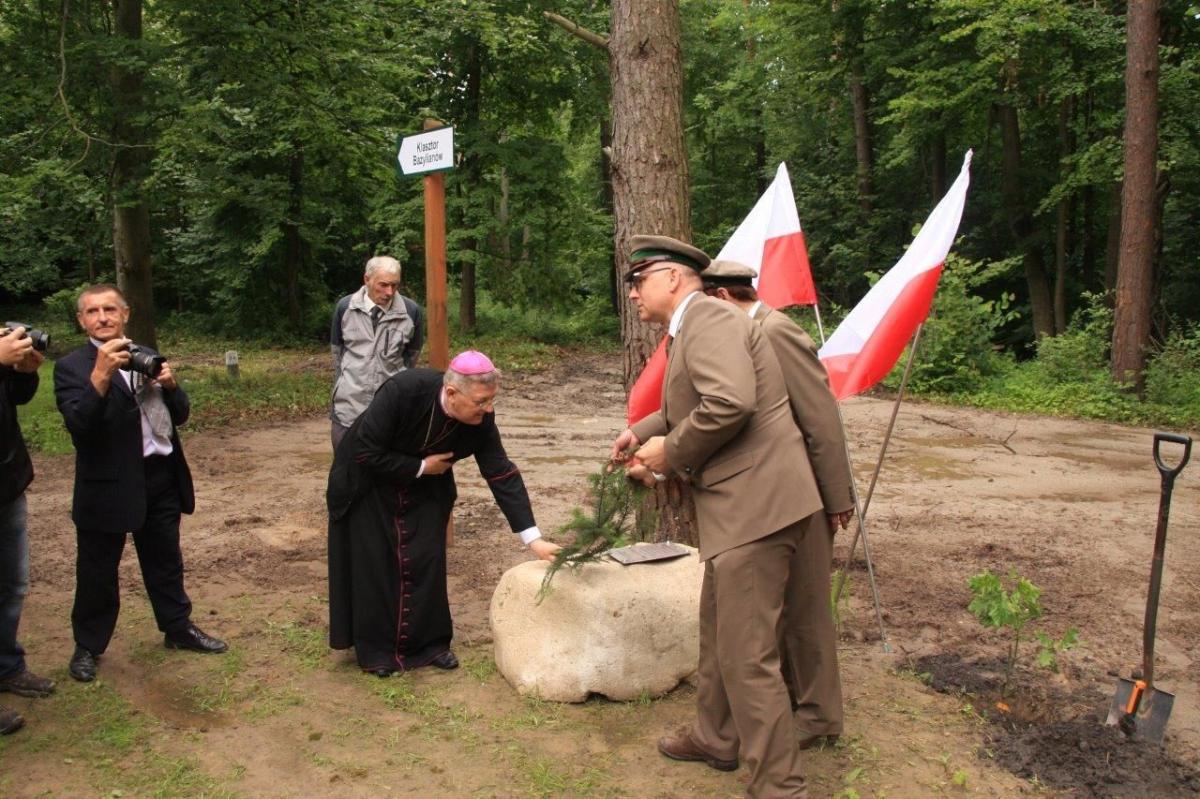 Postawili wiatę w miejscu pustelni św. Brata Alberta