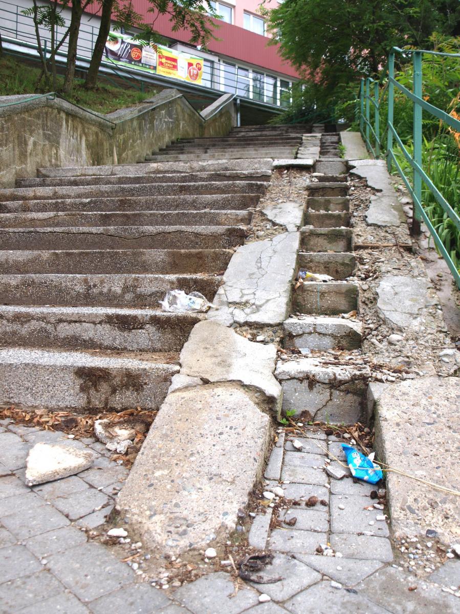 Absurdalna sytuacja ze schodami na Kazanowie