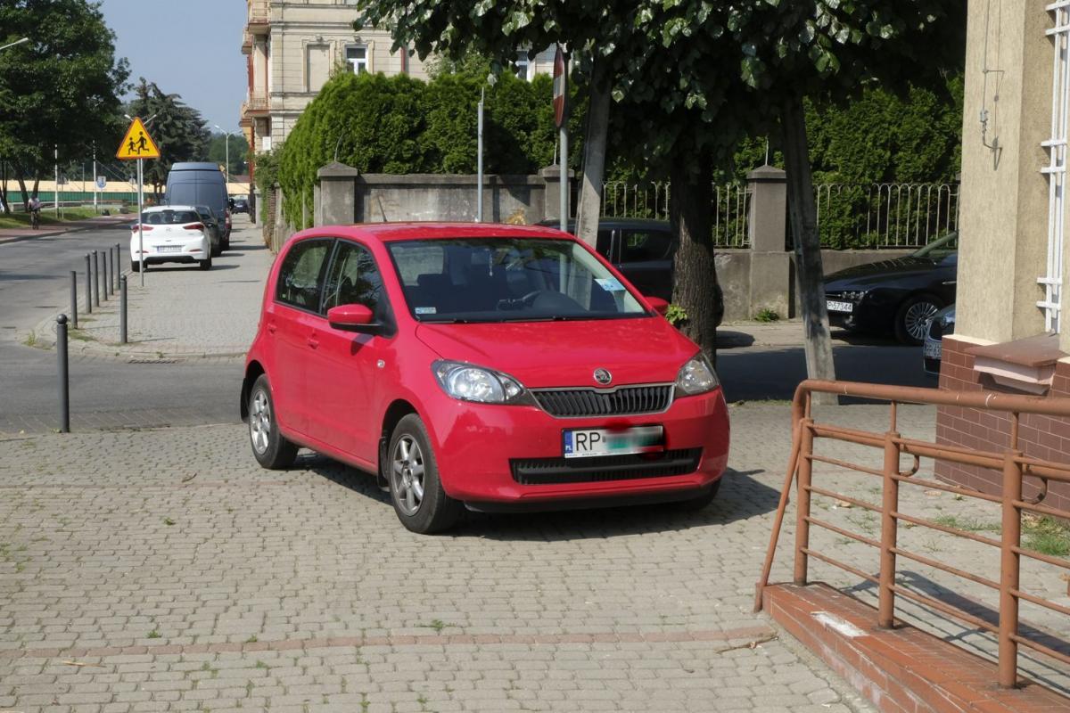 Święte krowy, czyli parkowanie po przemysku [ZDJĘCIA]