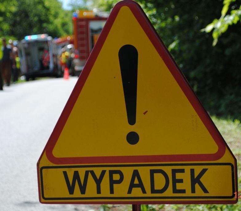Zderzenie 2 pojazdów. Dwie osoby ranne