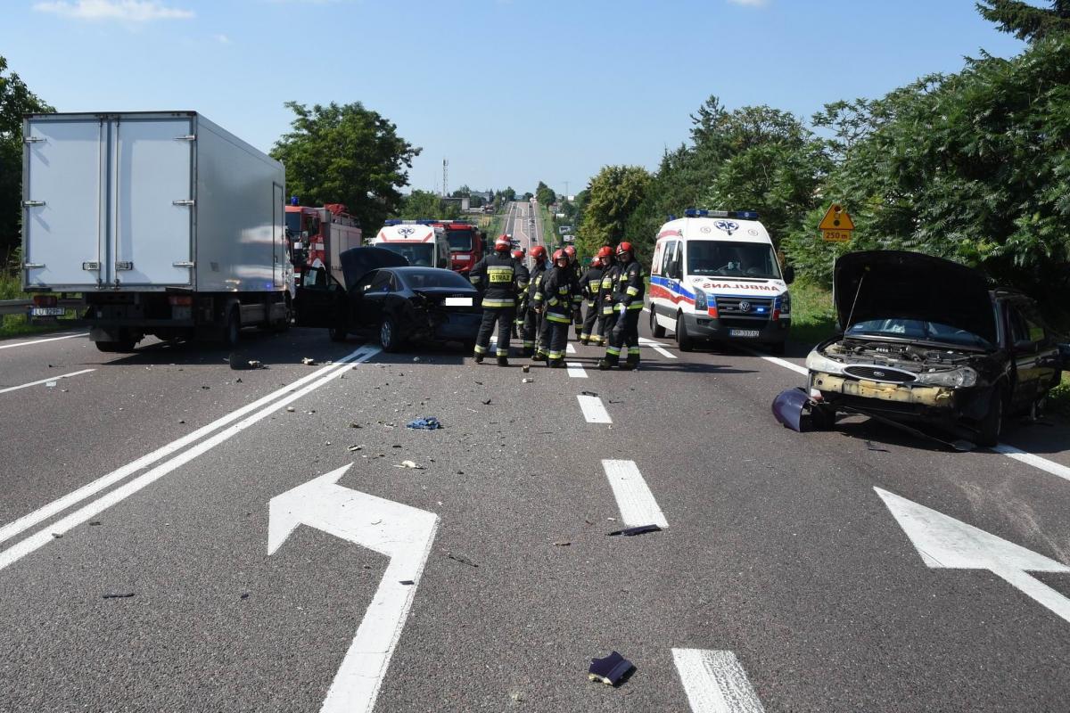 Groźny wypadek w Żurawicy. Droga zablokowana [ZDJĘCIA]