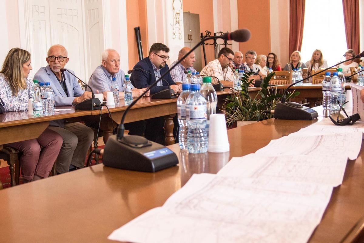 Radnym skończyła się amunicja. Poszli na ustępstwa
