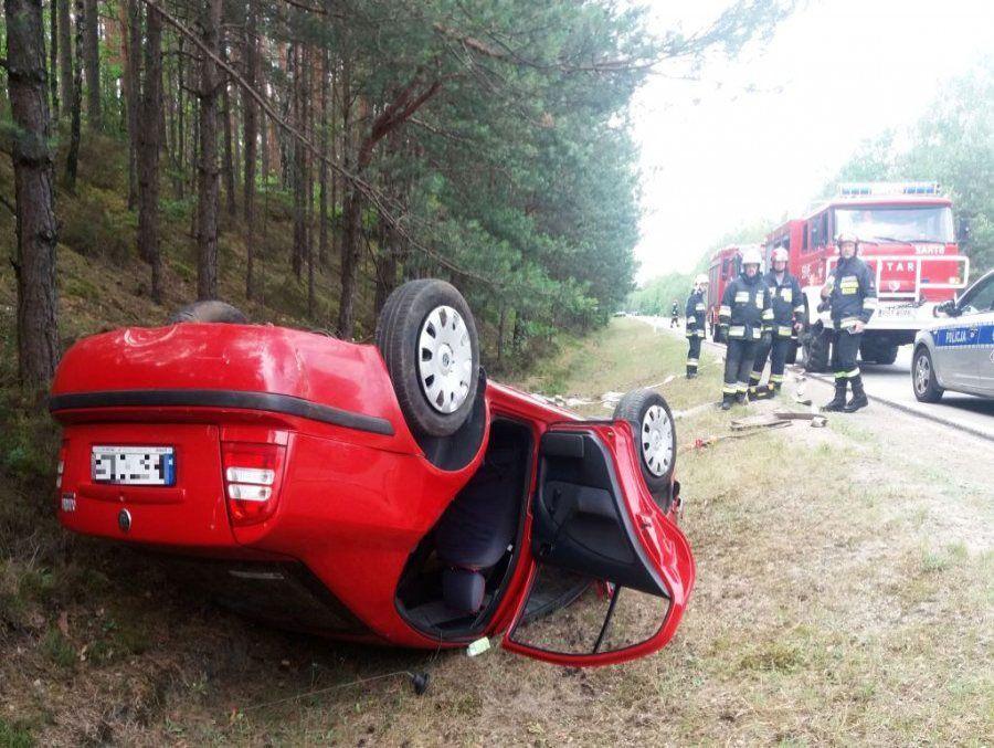 Kobieta wylądowała w... rowie przez brawurę