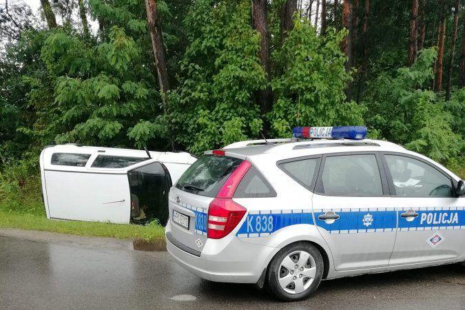 Wjechała do rowu, aby uniknąć zderzenia z rowerzystką
