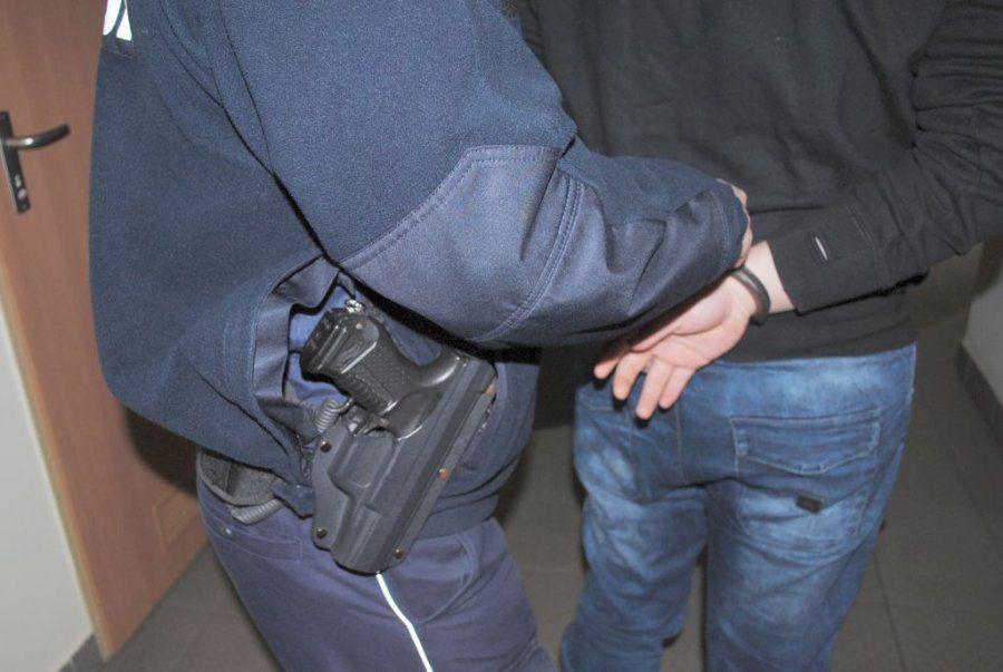 Oblał żonę substancją łatwopalną i próbował podpalić