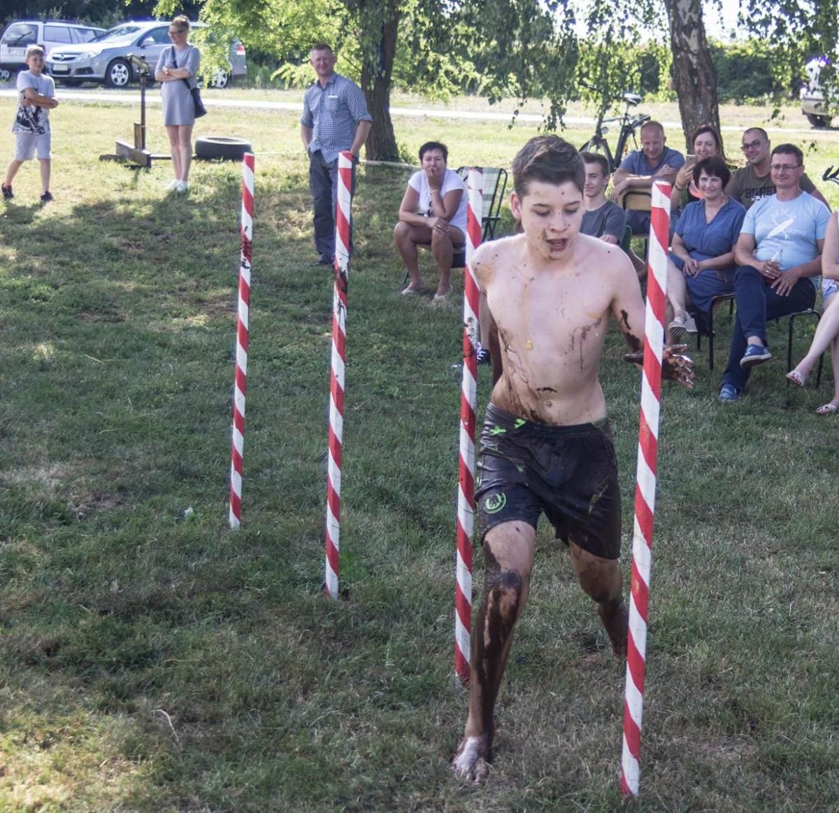 Kisiel, jajka, błoto i gumiaki. Najbardziej oryginalny Dzień Dziecka w regionie [ZDJĘCIA]