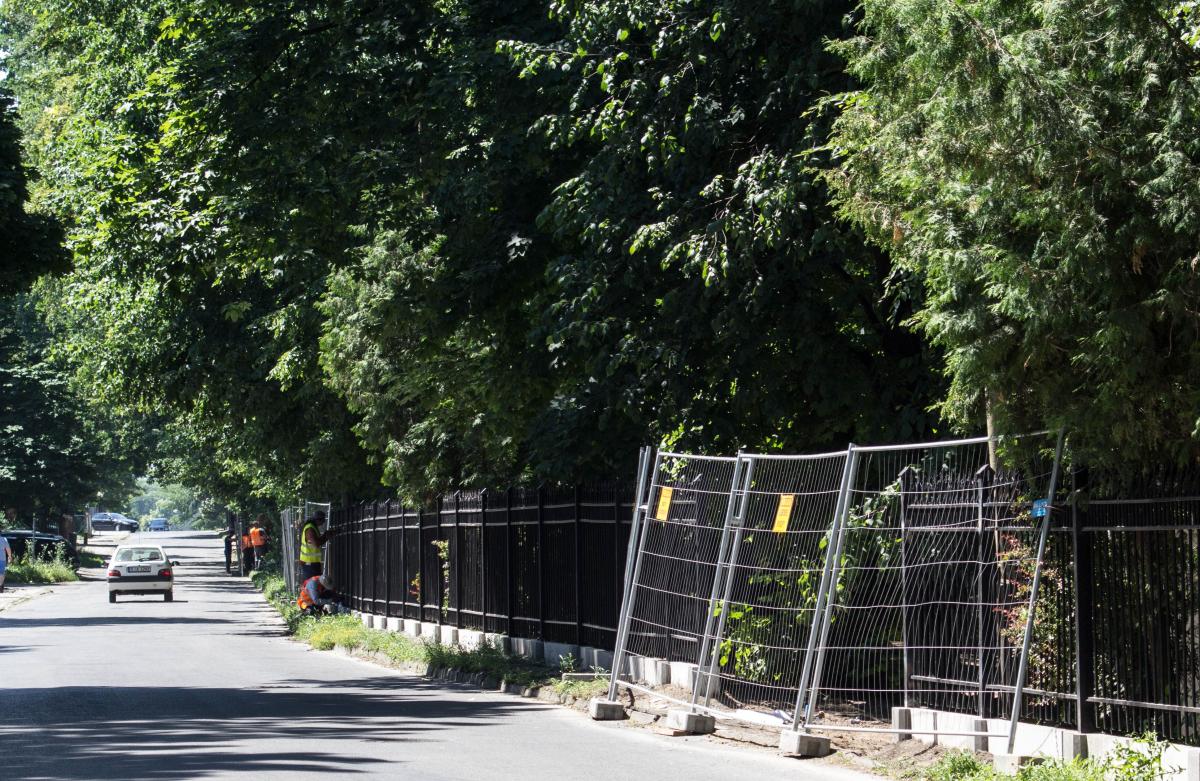 Burmistrz Paluch zdruzgotany. Postępy prac w parku nie zachwyciły 