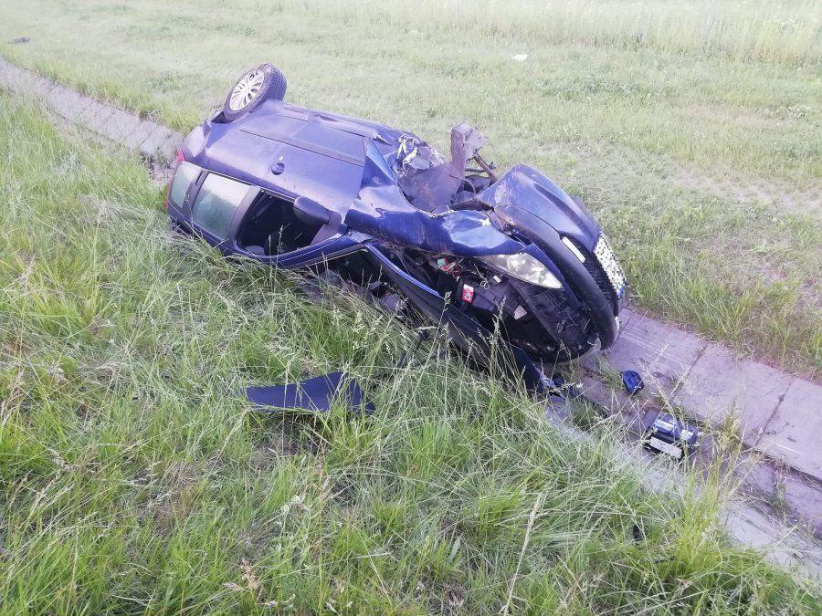Kierujący peugeotem dachował na A4 [ZDJĘCIA]