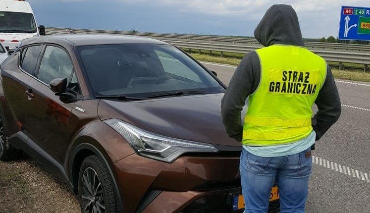 Niczyja toyota. Pojazd porzucono na A4