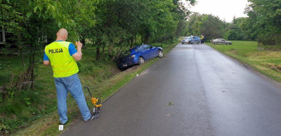 Kierowca mazdy nie opanował auta i uderzył w 15-latka