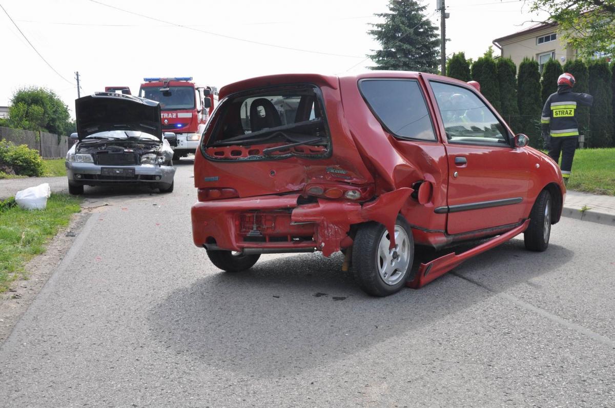 Zderzenie audi i fiata w Orłach [ZDJĘCIA, AKTUALIZACJA]