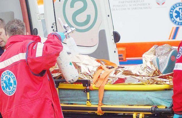 Rowerzysta nie miał szans z ciężarówką. Zmarł w szpitalu