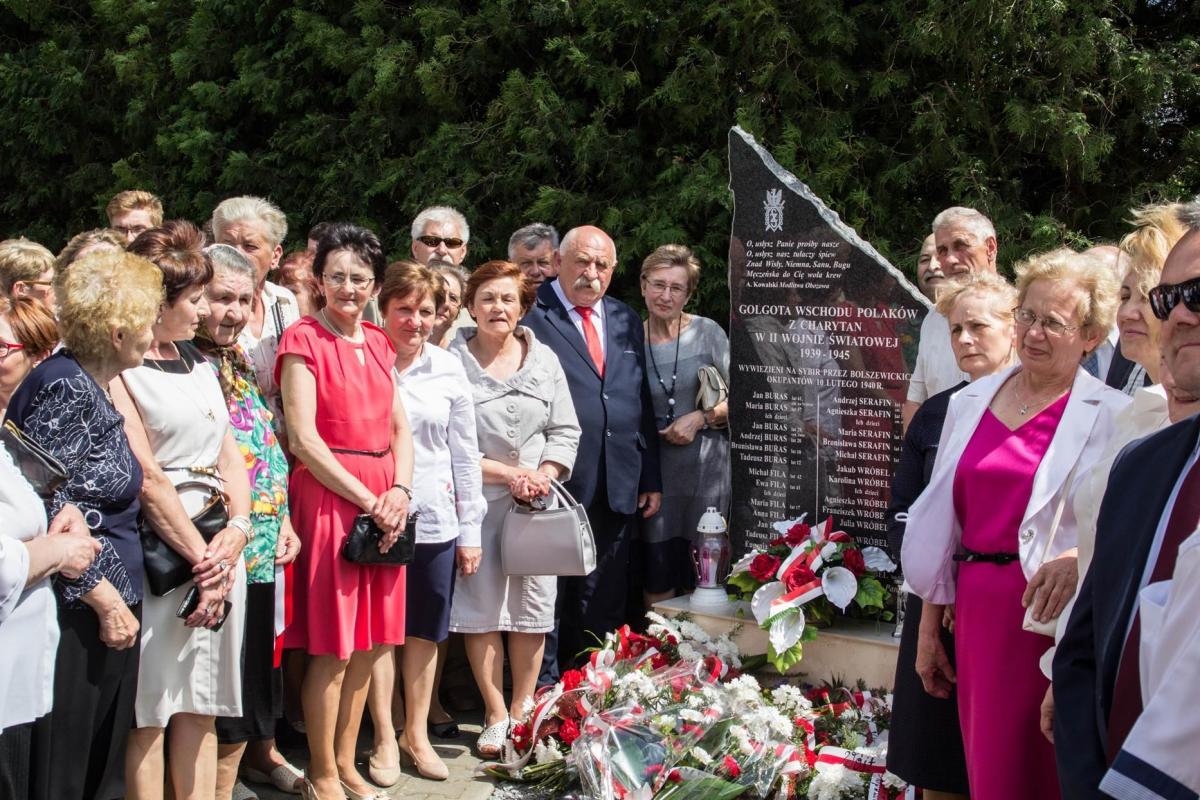 Odsłonięto tablicę upamiętniającą wywózkę na Syberię