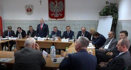 Niedokończona sesja rady gminy. Radni usłyszeli „Uciekacie jak szczury!”