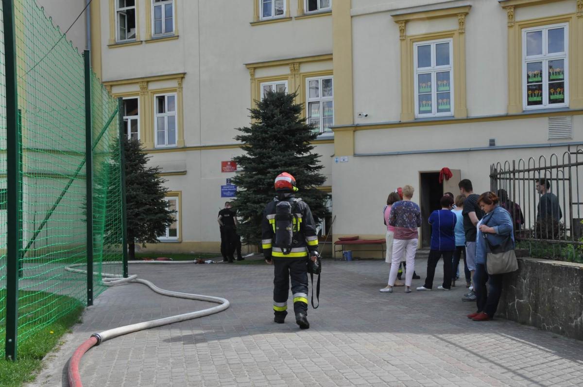Prokuratura prowadzi śledztwo w sprawie pożaru w szkole