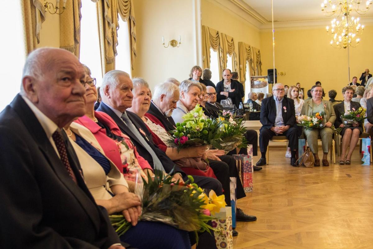 Złote i diamentowe gody w sali lustrzanej
