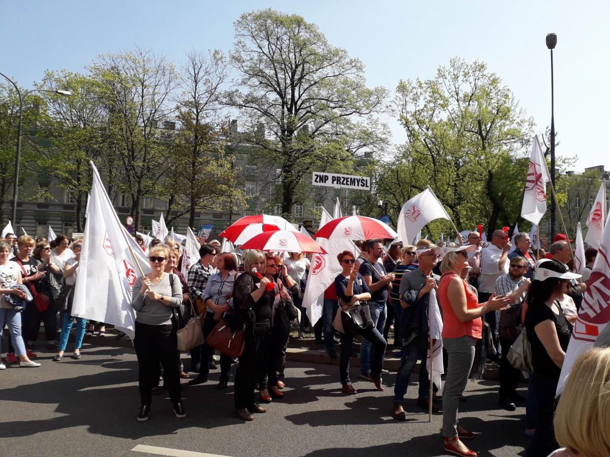 Nauczyciele powiedzieli: „Mamy dość”. Protestowali w Warszawie